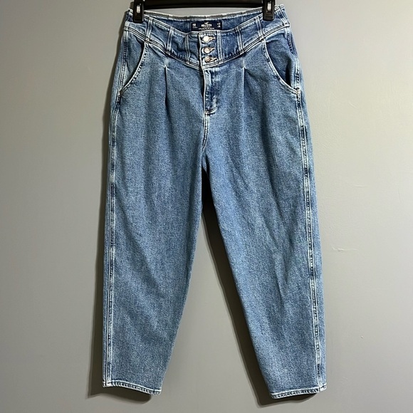 Hollister Denim - HOLLSTER ULTRA HIGH-RISE MOM-JEAN size 32 waist